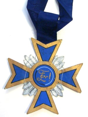 Auf dem Ordensfest wurden zur Motivation Orden verteilt (Quelle Ohm Krüger)  